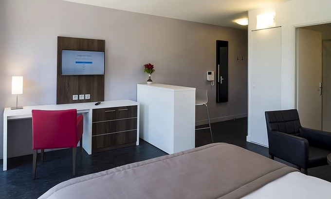 Dijon Hotel | Retreat to Cozy Studio Convenience Beside Urban Campus | 2 Studios