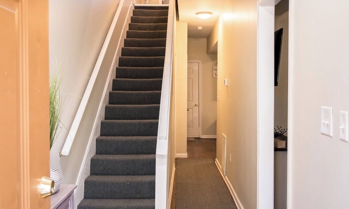 North Chesterfield House | Retreat With Us } 6Bedroom}2Units
