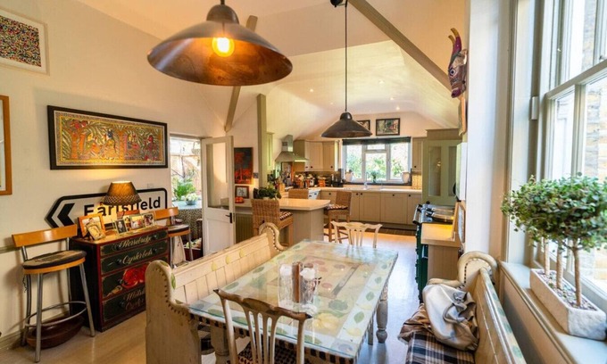 Wandsworth House | Retro-Chic Oasis in London