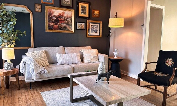 Central Oklahoma City Apartment | Retro design house nears the Zoo