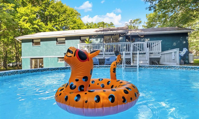 Albrightsville House | Retro : Fire Pit : Arcades : Bikes : PS5 : Hot Tub