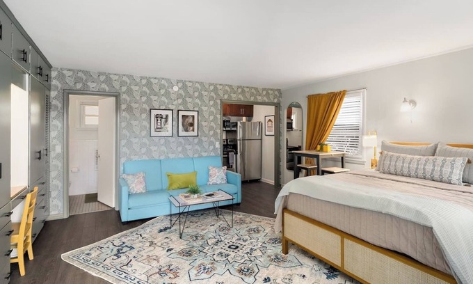 Melrose Condo | Retro Hotel studio vibe with great pool!