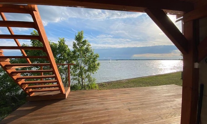 Samorin House | Retro house in nature