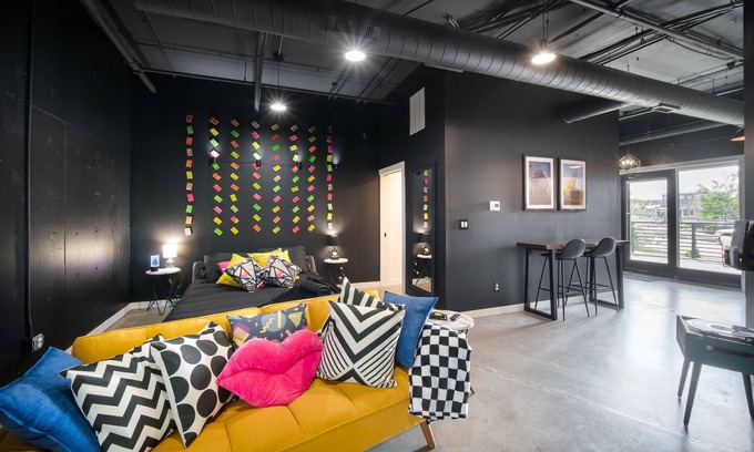 Downtown Des Moines Apartment | Retro Loft in downtown Des Moines with Terrace, Free Parking, gym, wells fargo