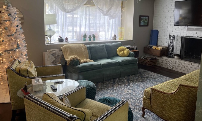 Eufaula House | Retro Retreat at Lake Eufaula