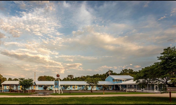 Indian Point Resort | REUNION HALL WITH LODGING NEAR SILVER DOLLAR CITY!
