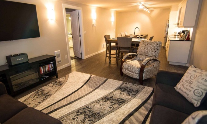 Revelstoke Apartment | Revelstoke - Clipperton Suite