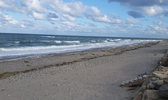 Marshfield House | REXHAME BEACH OCEAN FRONT BUNGALOW COTTAGE VACATION RENTAL