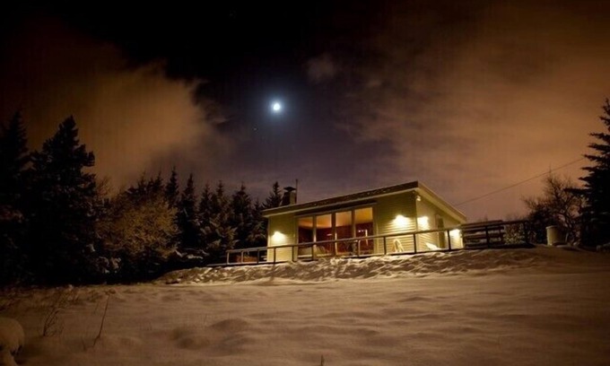 Kopavogur Cottage | REYKJAVIK CAPITAL- 'PARADISE, with HOT TUB,BIG' Garden,'NEW' for rental.!