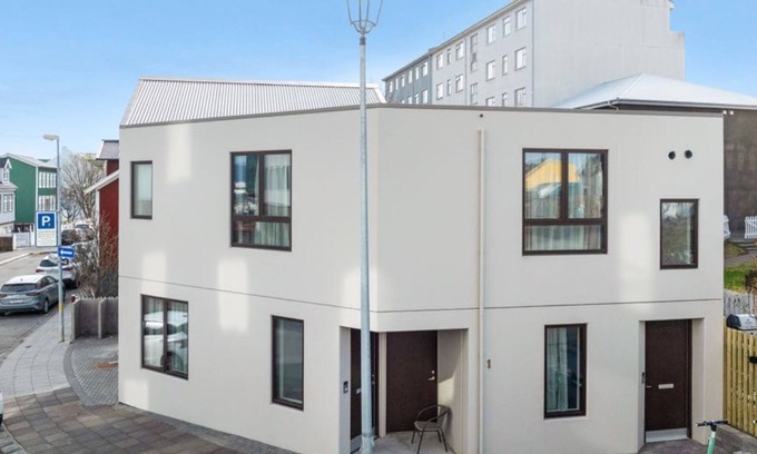 Vesturbær Apartment | Reykjavik Luxury Hotel Apartment KARTULI