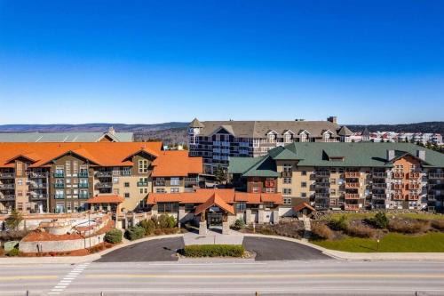 Snowshoe Apartment | RF219 Hot tub,Heated garage and Parking