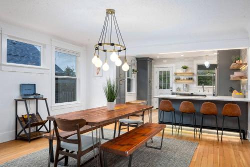 Foster - Powell House | Rhone Retreat
