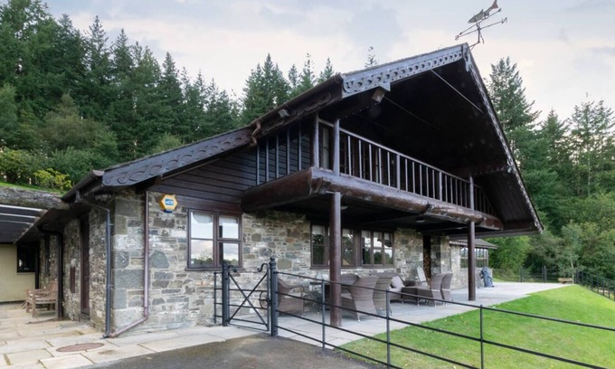 Builth Wells Ski Chalet | Rhosferig Lodge in Builth Wells