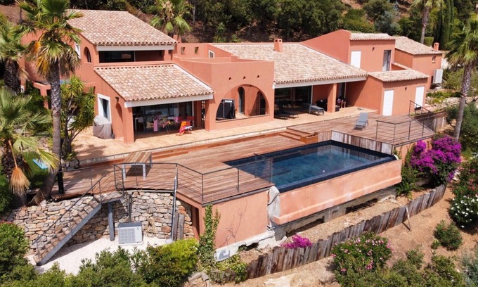 La Londe-les-Maures Villa | Riad la Londe - Amazing views and private infinity pool