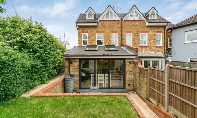 Mortlake House | Richmond Oasis - Pass The Keys
