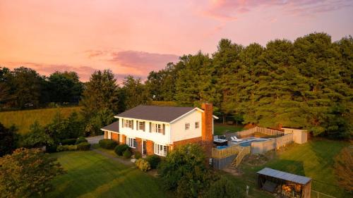 Asheville House | Ridge Valley by AvantStay Upscale Asheville Escape w Pool