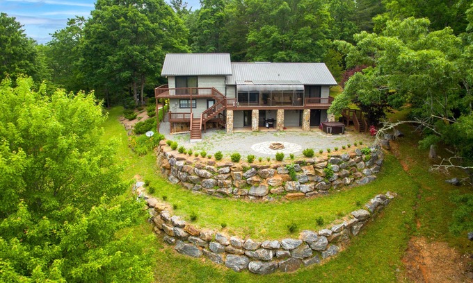 Hiawassee Cabin | Ridge View - Hot Tub-Fireplace-Fire Pit