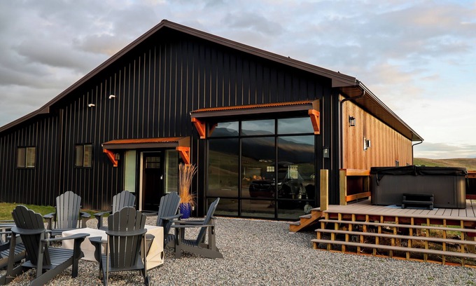 Eureka House | Ridgeline Retreat - w/Hot Tub and Valley Views!