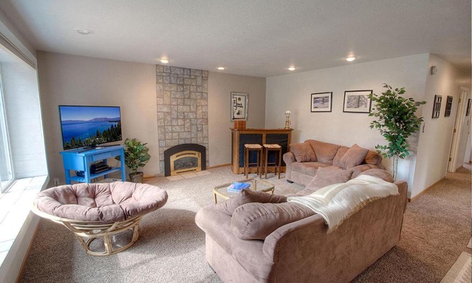 Upper Kingsbury House | Rim Trail and Relax by Lake Tahoe Accommodations