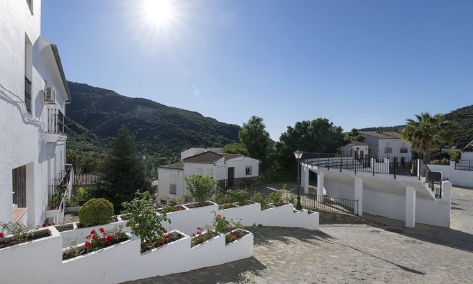 Benamahoma House | RINCON DE LOS DESEOS - Charming apartment with nice patio and Free WiFi