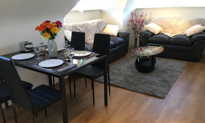 Oxford Apartment | Risinghurst Oxford, An ENTIRE stylish 2bed + TV&WiFi