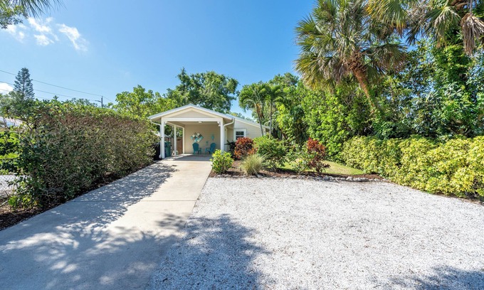 Vamo House | Rita Retreat - Beautiful 2/2 with private pool