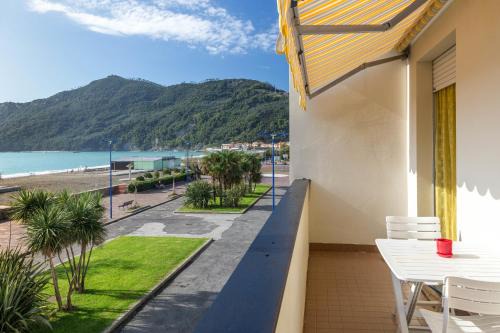 Riva Trigoso Apartment | Riva al Mare Flat