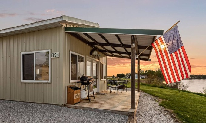 Burt County House | River Cabin | Grill | Boat Slip