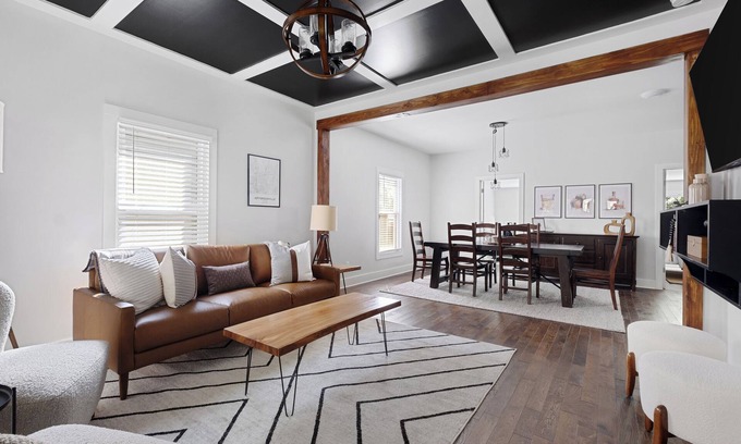 Jeffersonville House | River City Retreat