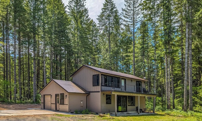 Packwood House | River Dance Cabin | Hot Tub, AC, BBQ