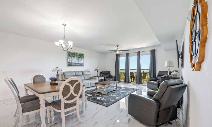 Merritt Island Condo | River Fly-In: 3BR Luxury Condo w/Resort Amenities