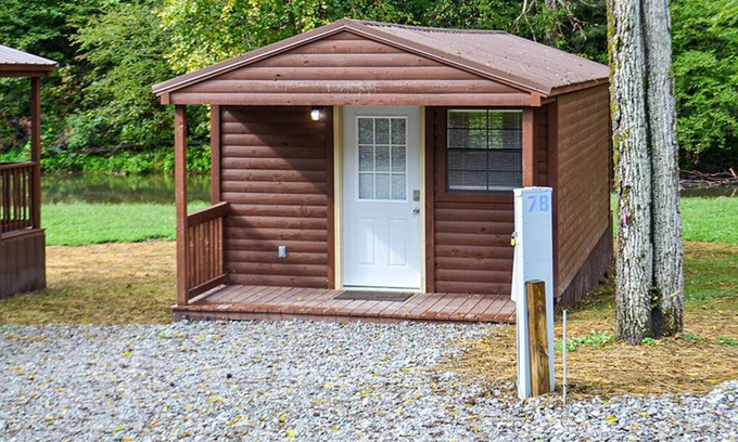 Harrogate Cabin | River Forge Cabin 53 - Cozy and Rustic 1 Bedroom Cabin - Creek Front