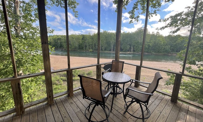 Van Buren House | RIVER FRONT HOUSE