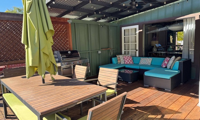 Guerneville House | River Lady - Beautifully Updated Cabin on the Russian River