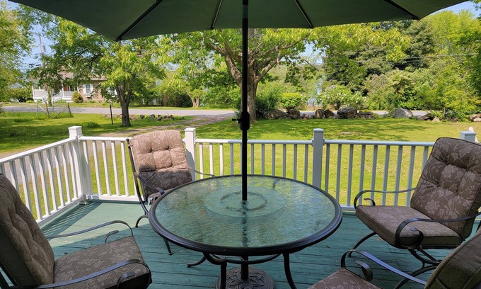 Alexandria Bay Cottage | River Life Cottage - Alexandria Bay, NY - Dingman Point
