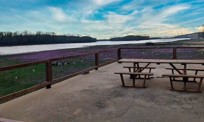 Grafton House | River Life Landing - Cozy, Relaxing home along Mississippi River - Grafton, IL