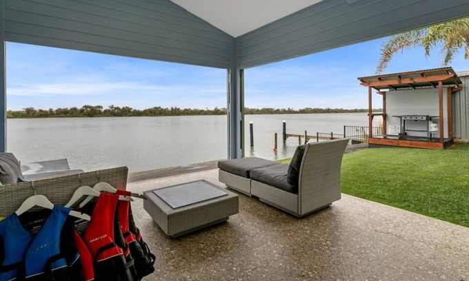 Seymour House | River Life Summary: R