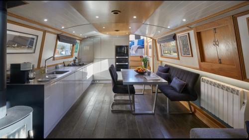 Bishop's Stortford Boat Rental | River Mill Retreat