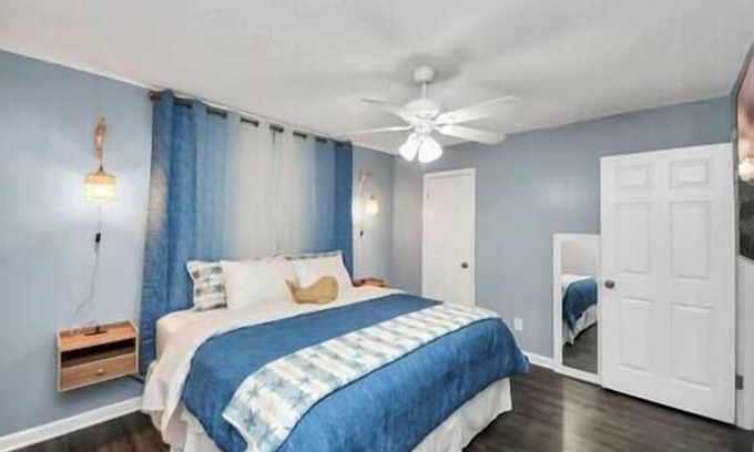 Greenway Plaza-Upper Kirby Apartment | River Oaks Central w/High-Speed WiFi & Walkable