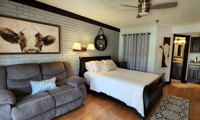 River Ranch Condo | River Ranch Getaway! First Floor, Steps to Pool! 136