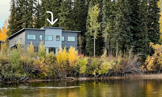 Fairbanks House | River Rest 2: On river, prime location in town.