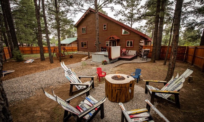 Pagosa Springs House | River Rock Cabin: Hot Tub, Arcade Room, Fire Pit, 3 Min to Uptown Pagosa, Private Colorado Setting