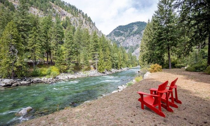 Leavenworth Cottage | River Run Cottage - Enjoy The Sights And Sounds Of The Wenatchee River!