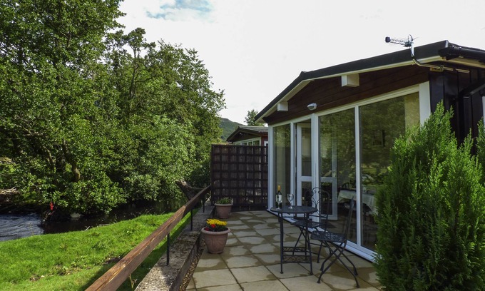 Llangynog Cottage | RIVER'S NOOK, pet friendly, with a garden in Llangynog