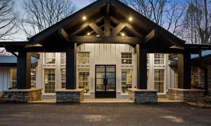 Fry Cabin | River Song- River Front | 1 Level | Outdoor Fireplace | Hot Tub