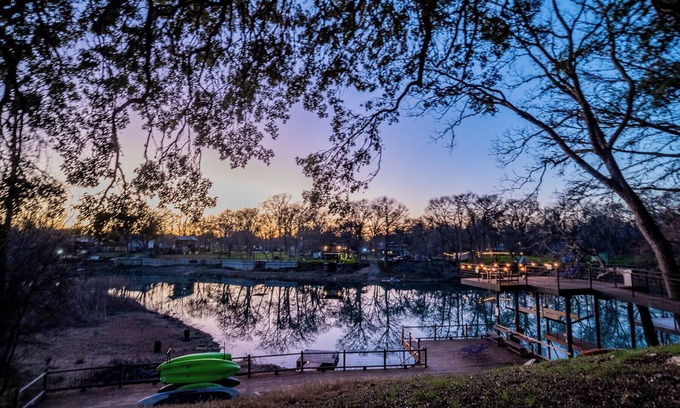 Seguin Cabin | River Staycation/Fishing Dock/Kayak/FastWiFi
