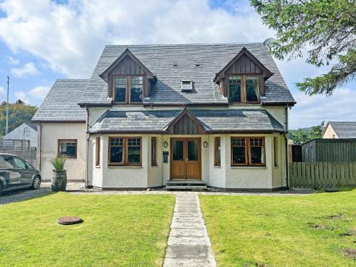 Dalwhinnie House | River View