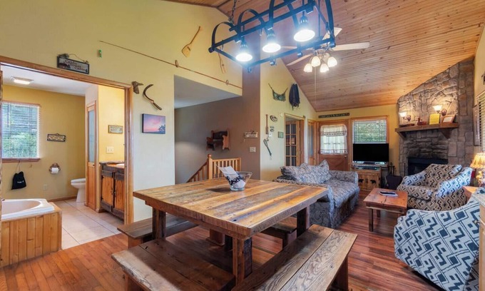 Eureka Springs House | River View, Sleeps 6, Hot Tub