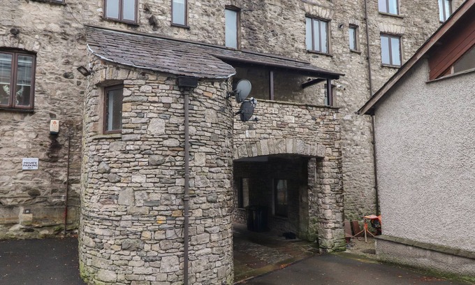 Kendal Cottage | RIVER WALK, family friendly, character holiday cottage in Kendal
