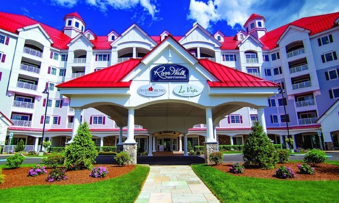 Lincoln Condo | River Walk Resort One bedroom Suite w/balcony & mount view from 5th floor VIP.